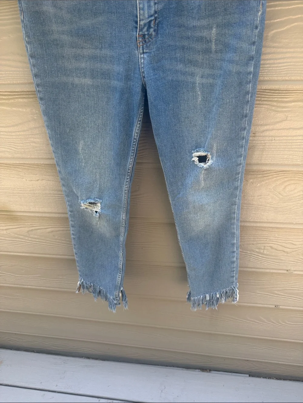 Free People Light Blue Distressed Cropped Jeans with Frayed Hem Sz 30